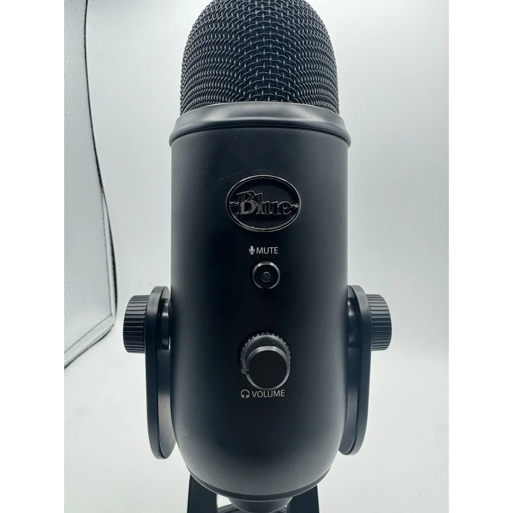 Blue Yeti Professional Multi-Pattern USB Condenser Microphone - Blackout